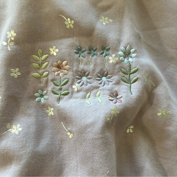 Purple and White Retro Sweatshirt with Ribbed Cuffs - Picture 6 of 6